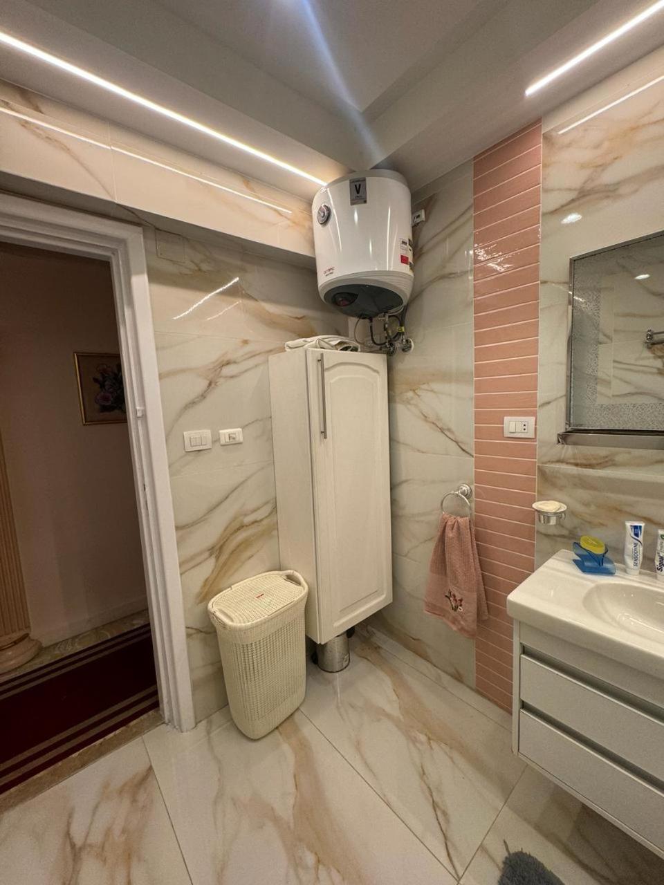 Apartamento 9394 فاخرة 2828 في 010 المهندسين